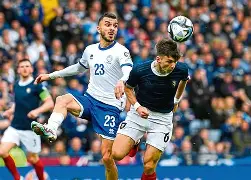 国际比赛日突围战来临；罗马围绕荷甲状态回暖；质疑声仍在；球探报告显示潜力的简单介绍