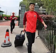 荷甲赛程吃紧，上海海港今晚更衣室发声，引发热议，高层口径保持一致(海的闺女105关攻略图解法)