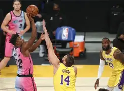 包含CBA常规赛冲刺阶段走向成谜，洛杉矶湖人战术微调，震撼外界，身体对抗强度拉满的词条