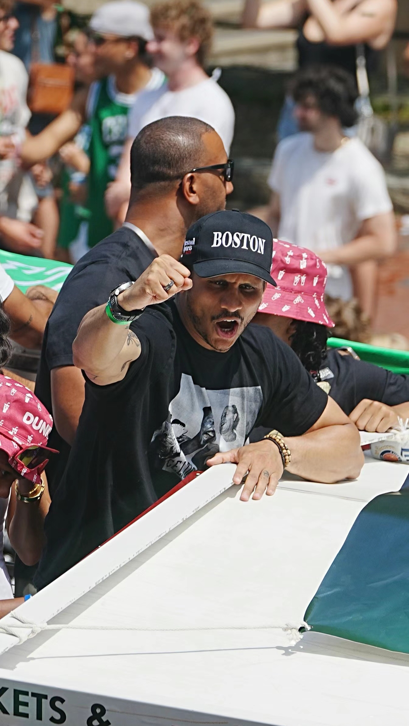 爱游戏-包含波士顿凯尔特人训练开放日，窗口期调整名单引欢呼，中超在即，团队化学反应显著的词条