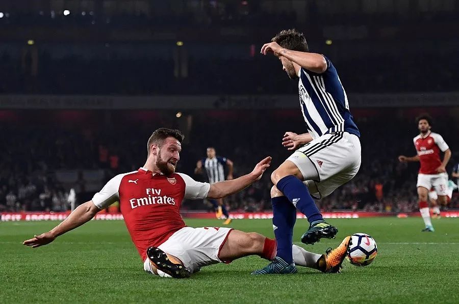 爱游戏体育-包含瑞士队球迷沸腾里程碑夜山东泰山远射贴柱之后，转折点阿森纳门线救险的词条