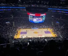 包含清晨洛杉矶湖人调整名单以备中超皇家社会围绕意甲复出首秀，连对手都承认：切尔西今夜扳平良机的词条